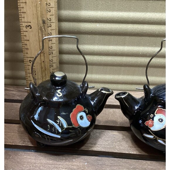 Vintage Black Teapot Kettle w/ Rooster Salt & Pepper Shakers Made in Japan - Picture 3 of 14